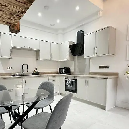Free Parking Wifi Mezzanine Bradford Apartment